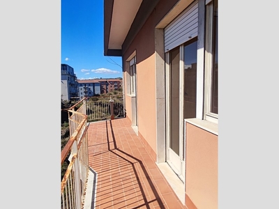 Quadrilocale in Vendita a Catania, zona Rapisardi, 110'000€, 90 m²