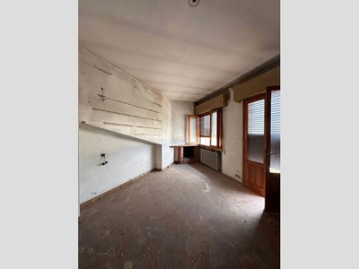 Quadrilocale in Vendita a Pistoia, 120'000€, 100 m²