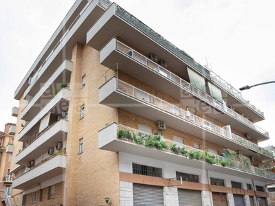 Quadrilocale in Vendita a Roma, zona Monteverde, 395'000€, 114 m²