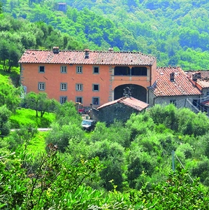 Restaurata Villa Toscana in vendita con Cappella