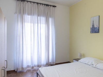 Stanza in affitto in appartamento con 5 camere da letto a Portuense, Roma