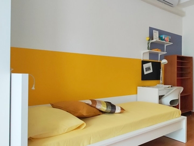 Stanze in affitto in appartamento con 3 camere da letto a Milano