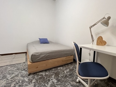 Stanze in affitto in un appartamento con 6 camere da letto a Padova
