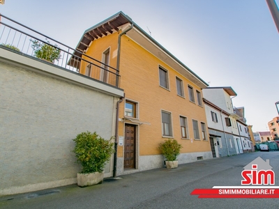 Trilocale in Affitto a Novara, zona San Martino, 700€, 70 m², arredato