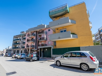 Trilocale in Vendita a Bari, 135'000€, 95 m²