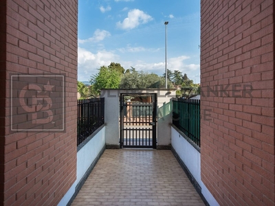 Trilocale in Vendita a Roma, zona Morena, 262'000€, 89 m²