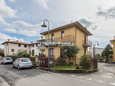 Villa a schiera 4 locali, buono stato, Grassobbio