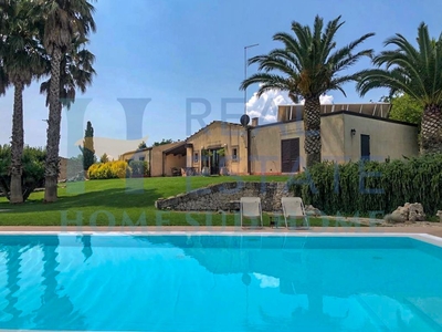 Villa di 530 mq in vendita Noto, Sicilia