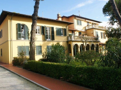 Villa for Sale in Pietrasanta