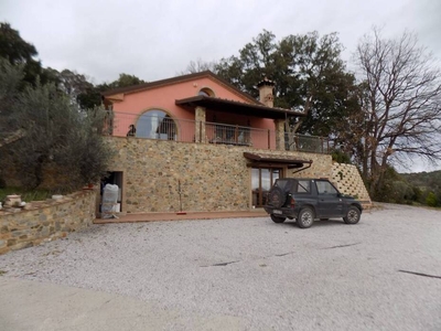 Villa for Sale in Riparbella