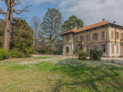 Esclusiva villa di 690 mq in vendita Via XX Settembre, 42, Mariano Comense, Lombardia