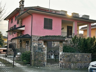 Villa in Via Alcide de Gasperi a Vigolzone