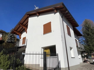 Villa unifamiliare via Edmondo De Amicis, Centro, Castione della Presolana