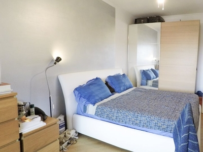 Camera soleggiata in appartamento con 3 camere da letto a Ostiense, a Roma
