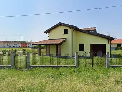 Villa in vendita a Motta De' Conti Vercelli