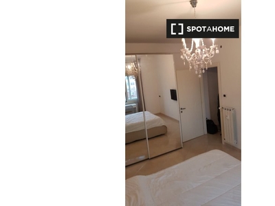 Stanza in affitto in appartamento con 2 camere da letto in Appio Latino, Roma