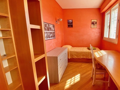 Stanza in affitto in appartamento con 3 camere da letto a Ostiense, Roma
