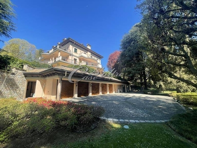 Villa con terrazzo a Cadorago