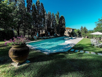 Appartamento con giardino e piscina vicino a Ostina e Arno
