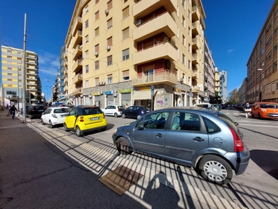 Appartamento di 3 vani /114 mq a Bari - Madonnella