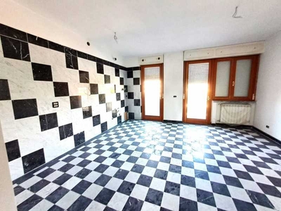 Appartamento in Affitto ad Carrara - 700 Euro