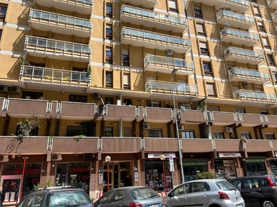 Appartamento in condominio con portierato, via Antonio Pacinotti, Palermo