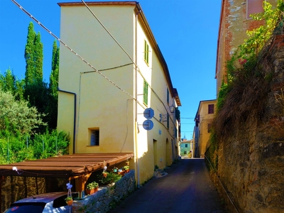 Appartamento in vendita a Asciano Siena Centro