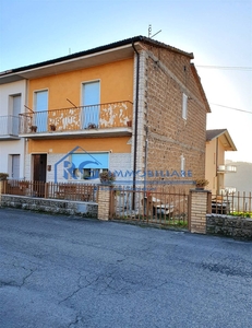 Appartamento in vendita a Castiglione In Teverina Viterbo