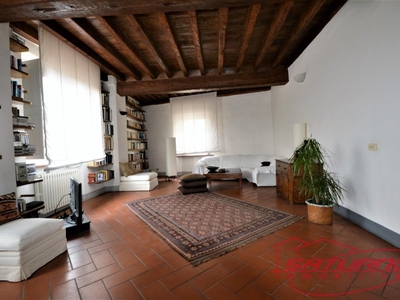 Appartamento in Vendita a Lucca, 650'000€, 260 m²