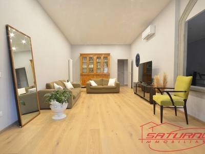 Appartamento in Vendita a Lucca, 730'000€, 200 m²
