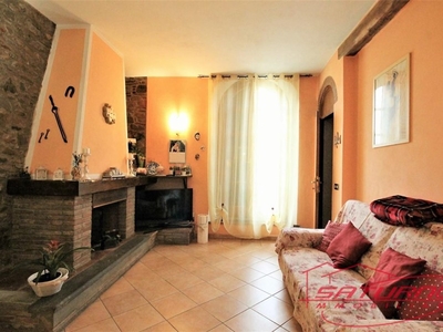 Appartamento in Vendita a Lucca, zona Arsina, 170'000€, 160 m²