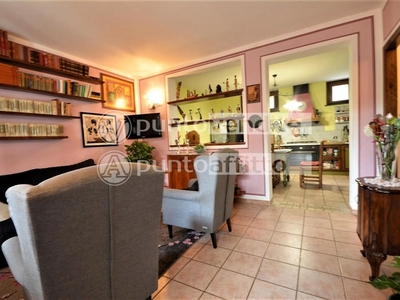 Appartamento in Vendita a Lucca, zona Nozzano, 165'000€, 100 m²