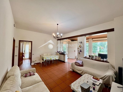 Appartamento in Vendita a Lucca, zona San Michele In Escheto, 290'000€, 120 m², arredato, con Box