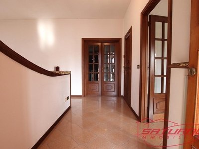 Appartamento in Vendita a Lucca, zona Santa Maria a Colle, 220'000€, 130 m², con Box