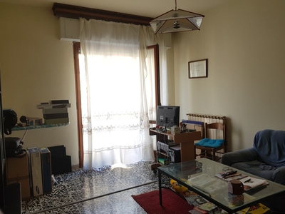 Appartamento in Vendita a Lucca, zona Sant'Anna, 185'000€, 110 m², con Box