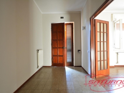 Appartamento in Vendita a Lucca, zona Santissima Annunziata, 220'000€, 140 m², con Box