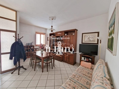 Appartamento in Vendita a Prato, zona San Giorgio a Colonica, 279'000€, 157 m²