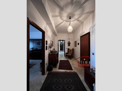 Appartamento in Vendita a Siracusa, zona San Giovanni, 138'000€, 150 m²