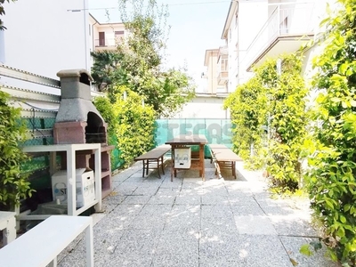Appartamento in Vendita a Vicenza, 150'000€, 88 m², con Box