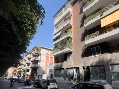 Appartamento in Viale Ippocrate 91 in zona Bologna, Nomentano a Roma