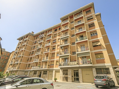 Appartamento - Più di 5 locali a Sestri Ponente, Genova