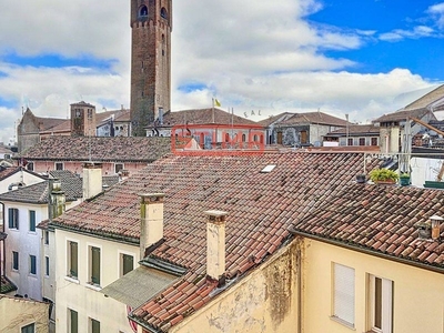 Attico in Affitto a Treviso, zona Centro storico, 1'800€, 200 m²