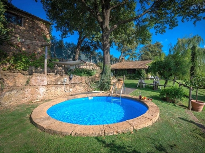 Casa a Nepi con piscina, terrazza e giardino