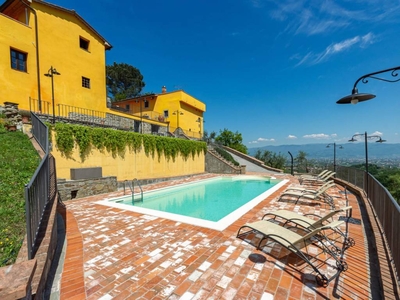 Casa a Serravalle Pistoiese con giardino e piscina