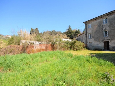 Casa di corte in Vendita a Lucca, zona Arsina, 250'000€, 250 m²
