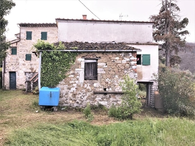 Casa di corte in Vendita a Lucca, zona Deccio di Brancoli, 35'000€, 87 m²