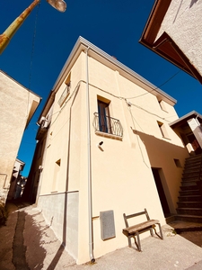 Casa Indipendente a Prata di Principato Ultra in Via San Giacomo-Prata di Principato Ultra.