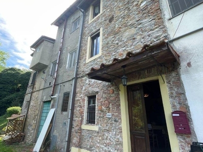 Casa Indipendente in Vendita a Lucca, zona Meati, 115'000€, 60 m², arredato
