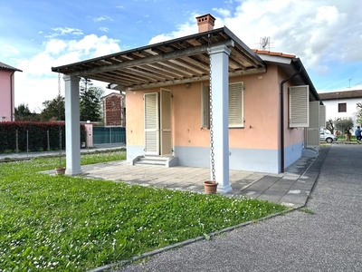 Casa Indipendente in Vendita a Lucca, zona San Concordio Contrada, 340'000€, 80 m²