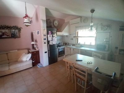 Casa Indipendente in Vendita a Massa, zona Marina di Massa, 670'000€, 290 m²